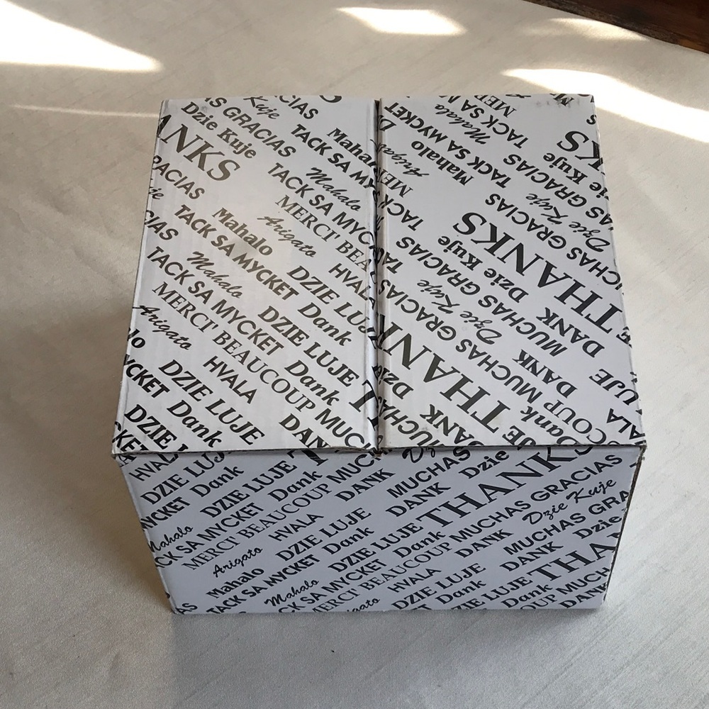 4 Glass Tumblers in a Thank You Box - Black & White Multiple Languages